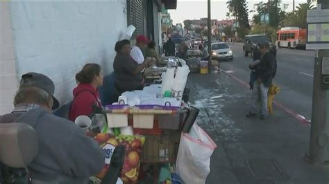 L.A. Councilmen motion to allow street vending on Hollywood Blvd 